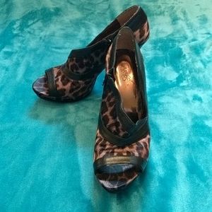 🐰Carlos PREJUDICE heels Sz 8 1/2